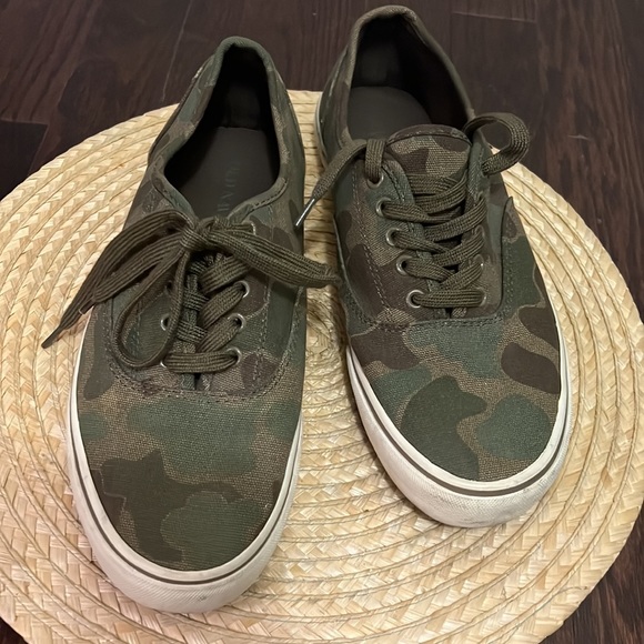 Minimalist Green Camo LaceUp Canvas Sneakers Size 9 - Picture 4 of 13